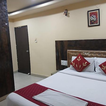 Blossoms Room Holiday Inn- Lakdikapul Haidarábád Kültér fotó