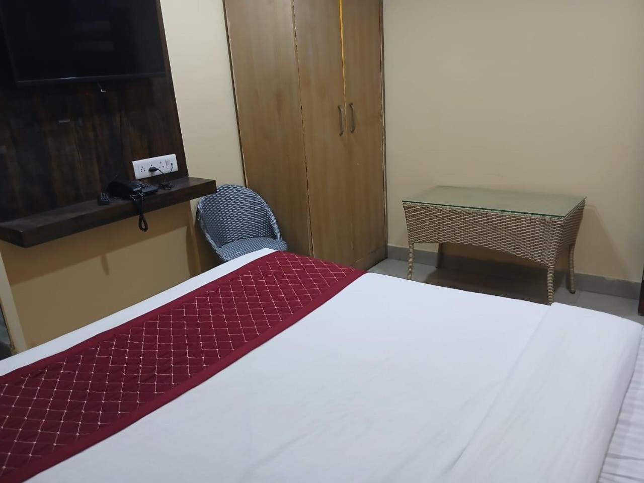 Blossoms Room Holiday Inn- Lakdikapul Haidarábád Kültér fotó