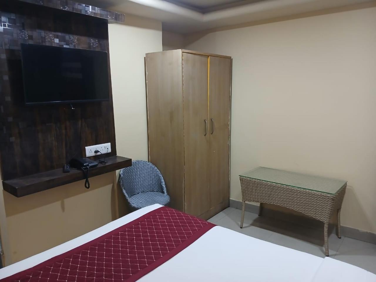 Blossoms Room Holiday Inn- Lakdikapul Haidarábád Kültér fotó
