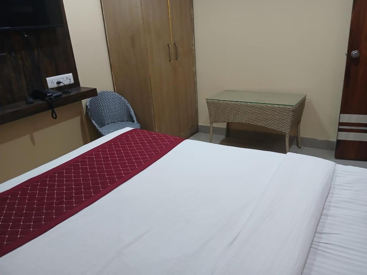 Blossoms Room Holiday Inn- Lakdikapul Haidarábád Kültér fotó