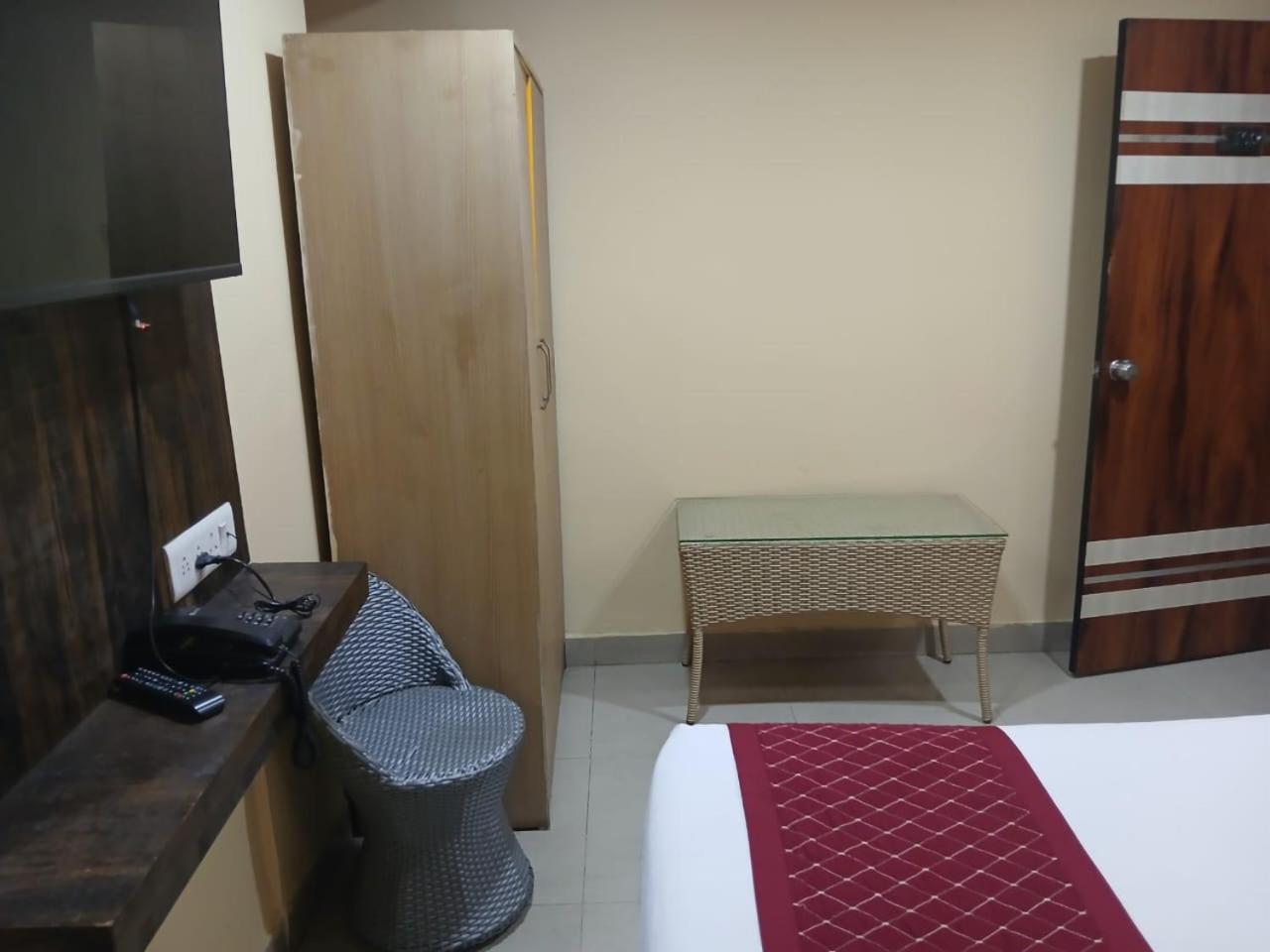 Blossoms Room Holiday Inn- Lakdikapul Haidarábád Kültér fotó