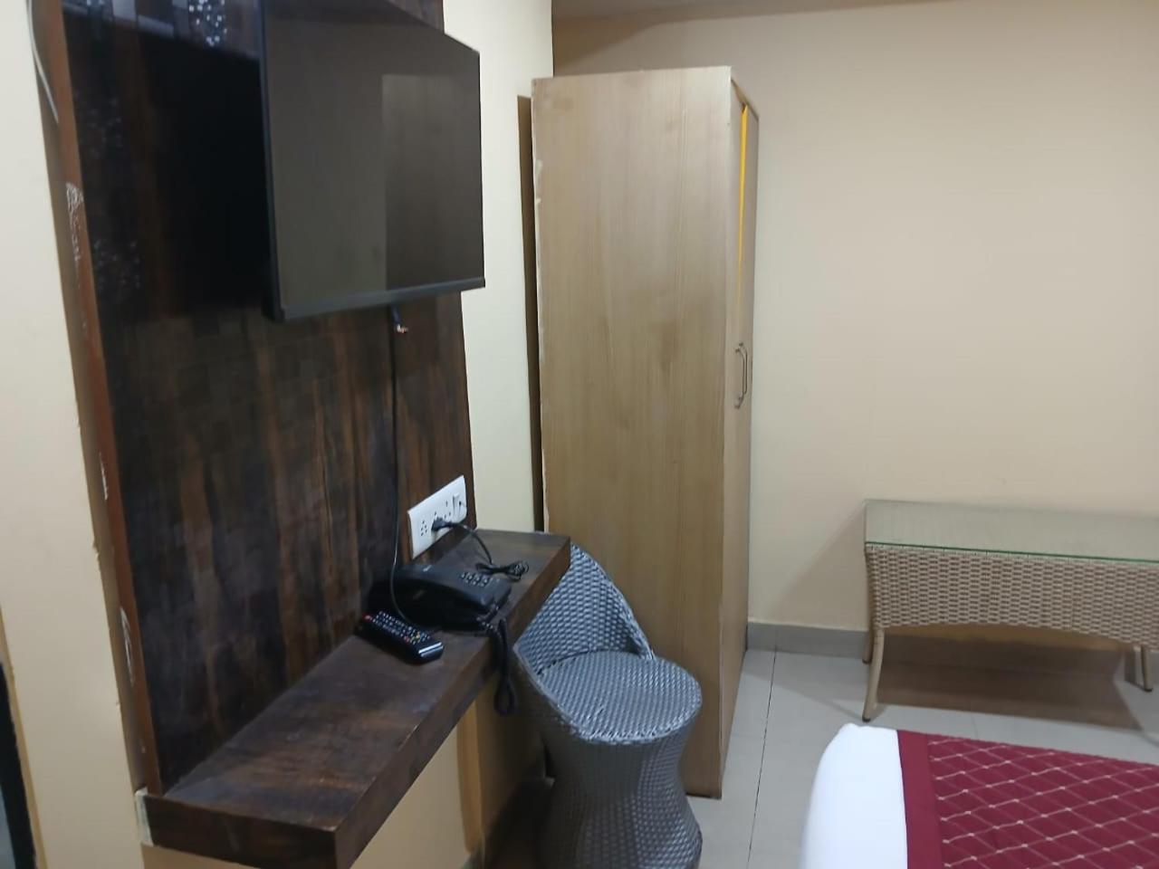 Blossoms Room Holiday Inn- Lakdikapul Haidarábád Kültér fotó