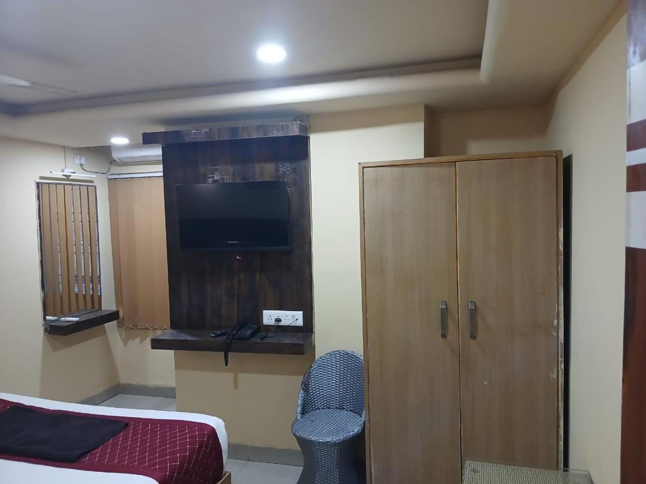 Blossoms Room Holiday Inn- Lakdikapul Haidarábád Kültér fotó