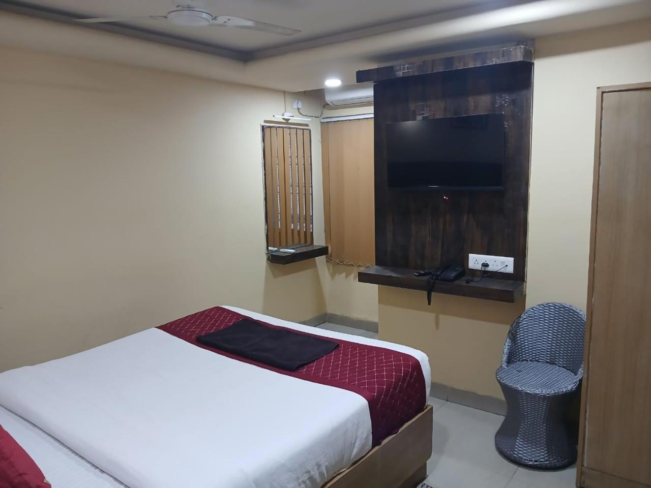 Blossoms Room Holiday Inn- Lakdikapul Haidarábád Kültér fotó