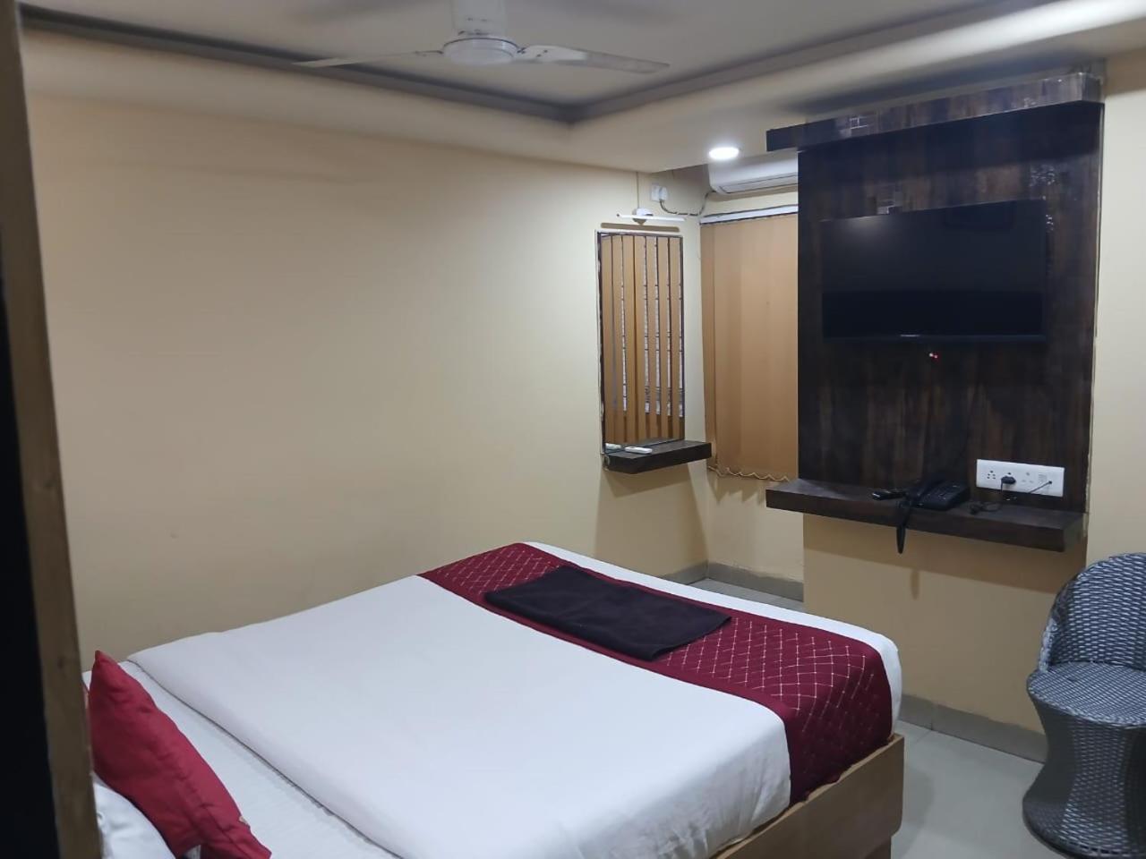 Blossoms Room Holiday Inn- Lakdikapul Haidarábád Kültér fotó